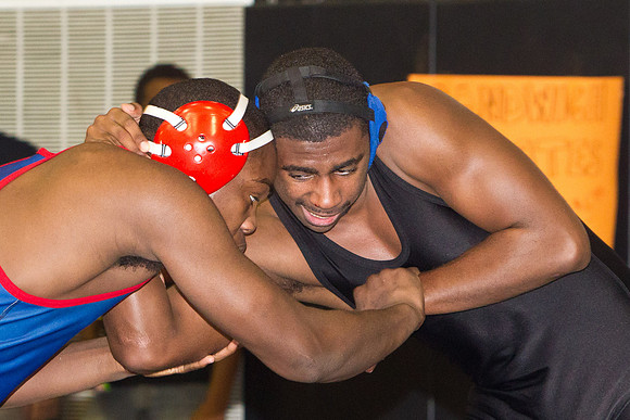 SP.120112.WRESTLE.JLK-9