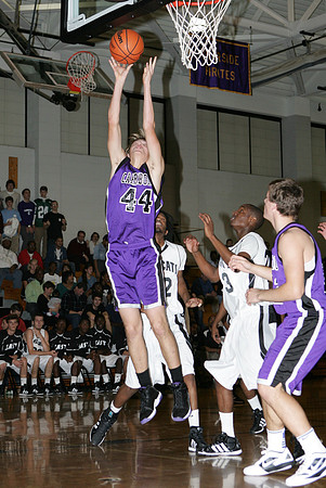 SP.112211.BASKETBALL-4